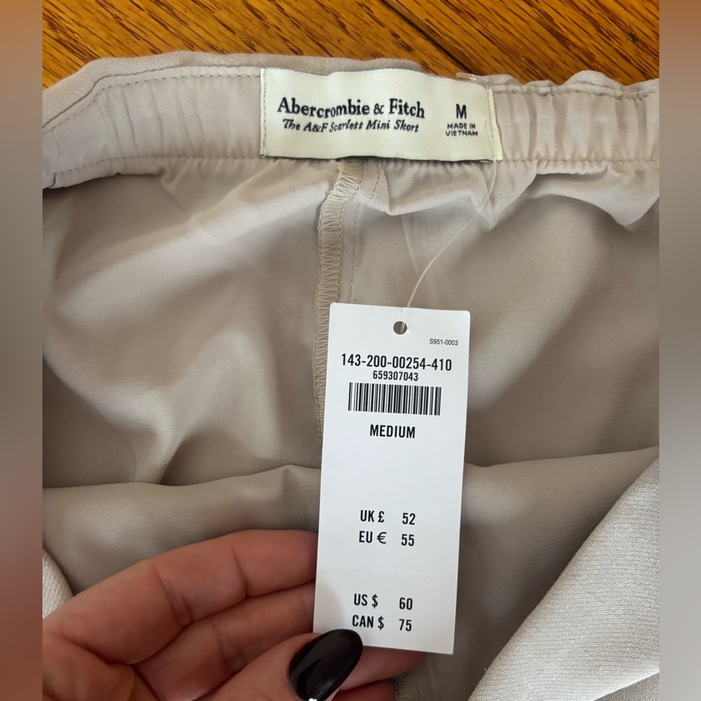 Abercrombie & Fitch Scarlett Mini Skort Cream White Size M NWT - Picture 2 of 4